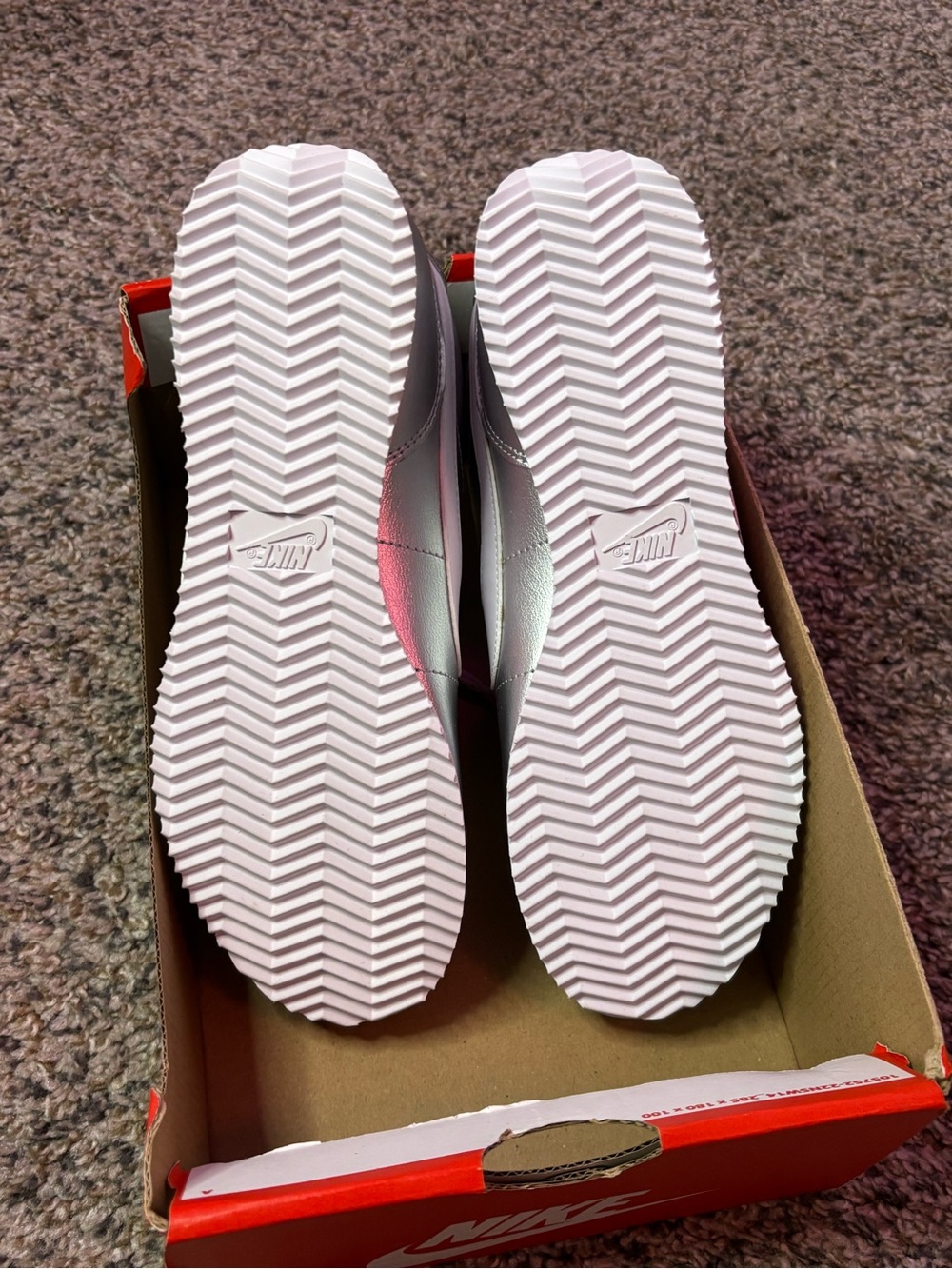 NEW Nike Cortez Women’s Size 7 Metallic Silver White Grey Fog Sneakers - Picture 4 of 8